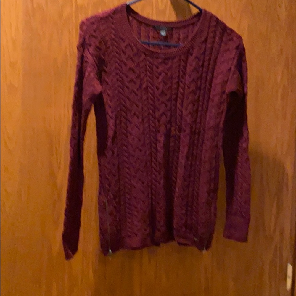 Women’s light weight American Eagle sweater